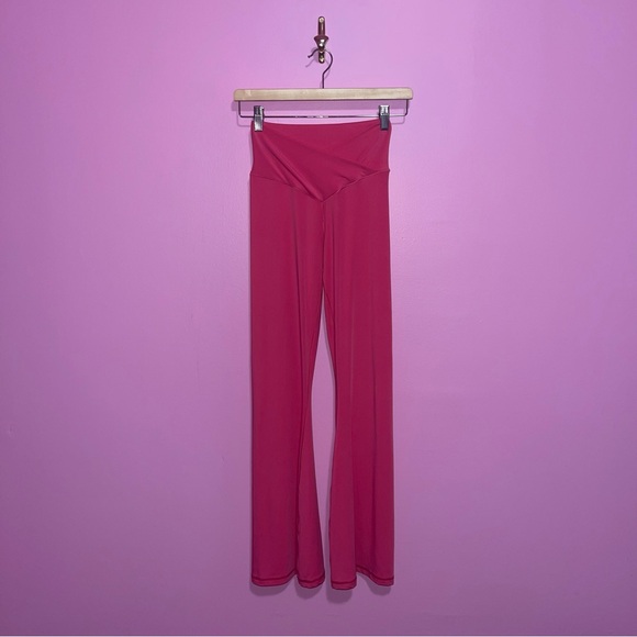 Aerie Leggings Women's Size Medium Pink High Waisted Crossover‎ Flare Pant - Picture 2 of 8
